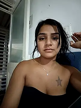 Snapshot of AnnRosse18 chatting on February 15, 2025, 3:20 am AnnRosse18 online show from February 15, 2025, 3:20 am