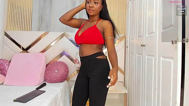 GianinaLewis online show from April 17, 2026, 1:58 pm