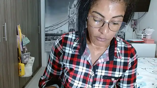 kateleyagrey online show from February 4, 2025, 2:07 am