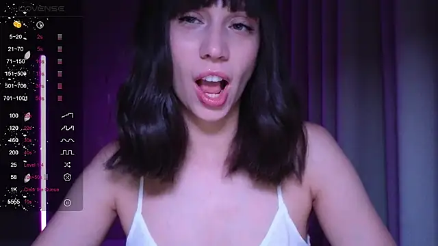 Snapshot of Alice_Wonders chatting on October 17, 2025, 8:21 pm Alice Wonders online show from October 17, 2025, 8:21 pm