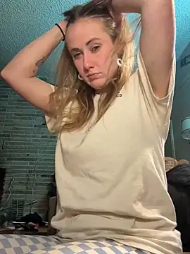 Snapshot of ClumsyLink chatting on January 15, 2026, 7:45 am ClumsyLink online show from January 15, 2026, 7:45 am