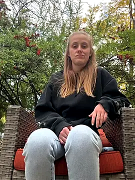 Snapshot of ClumsyLink chatting on November 19, 2025, 11:38 pm ClumsyLink online show from November 19, 2025, 11:38 pm