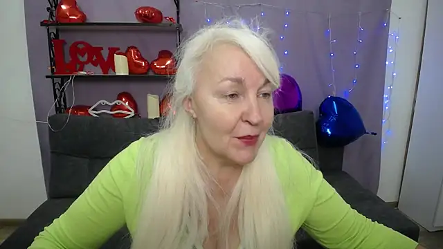 Snapshot of BlondyLeeBest chatting on March 3, 2025, 4:32 am BlondyLeeBest online show from March 3, 2025, 4:32 am