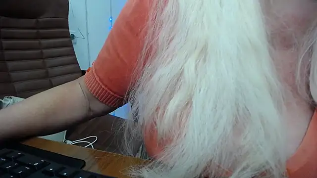 Snapshot of BlondyLeeBest chatting on March 8, 2025, 1:50 am BlondyLeeBest online show from March 8, 2025, 1:50 am