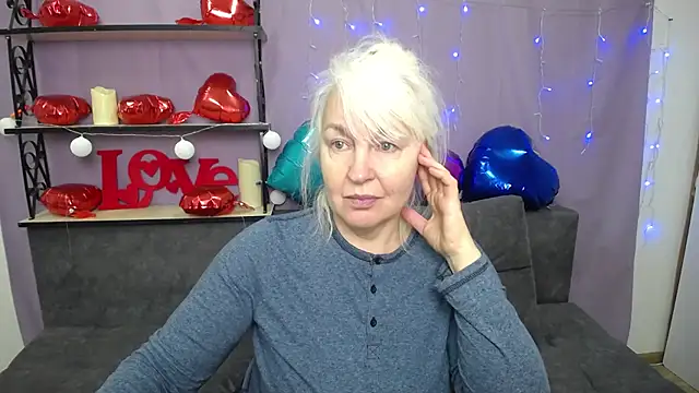 Snapshot of BlondyLeeBest chatting on February 23, 2025, 7:17 pm BlondyLeeBest online show from February 23, 2025, 7:17 pm