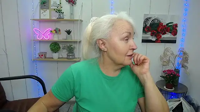 Snapshot of BlondyLeeBest chatting on March 7, 2025, 7:16 pm BlondyLeeBest online show from March 7, 2025, 7:16 pm