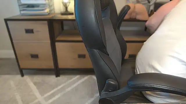 Snapshot of Mister_Dilf chatting on March 2, 2026, 2:46 pm Mister Dilf online show from March 2, 2026, 2:46 pm