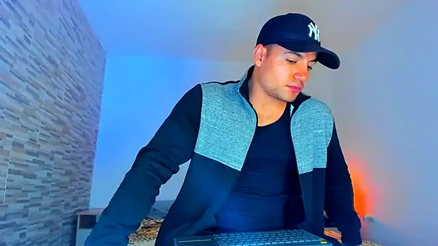 nicolas herrera online show from March 8, 2025, 3:17 am