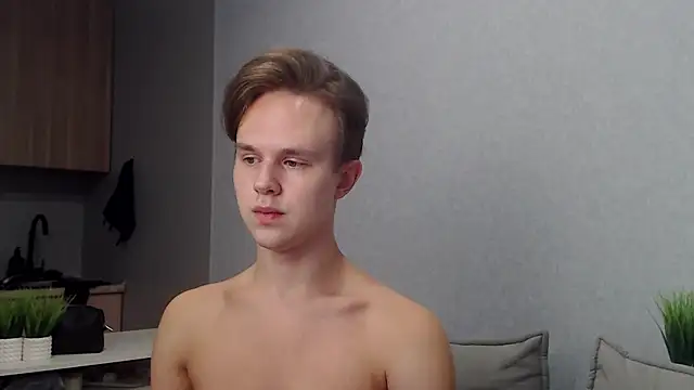 Snapshot of MartinMendez chatting on October 13, 2025, 8:05 am MartinMendez online show from October 13, 2025, 8:05 am