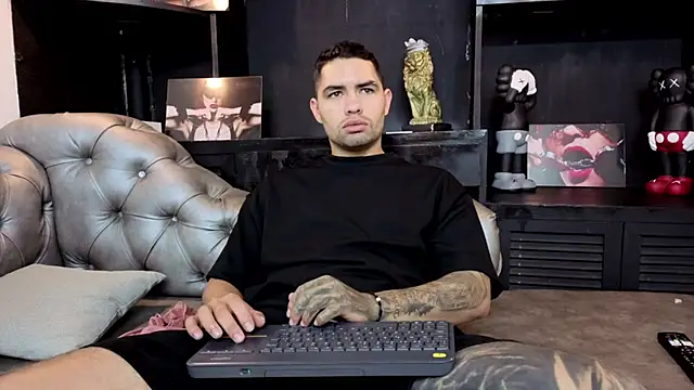 Snapshot of matteosantos chatting on October 22, 2025, 11:42 am matteosantos online show from October 22, 2025, 11:42 am