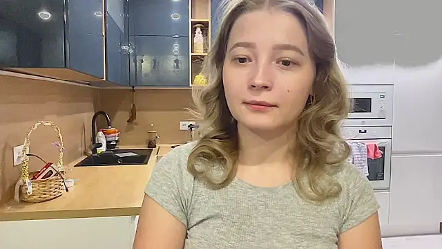 CharmingSarah online show from September 26, 2025, 3:30 pm