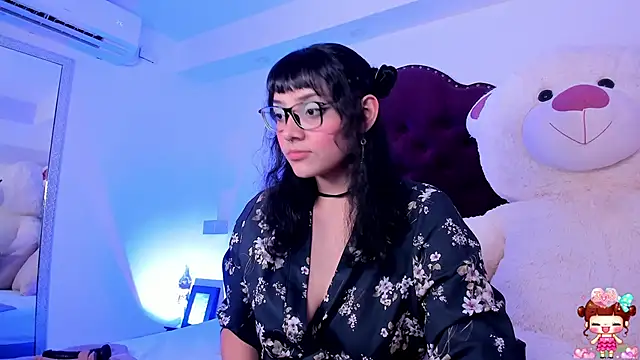 lucyycy online show from February 5, 2025, 7:39 am