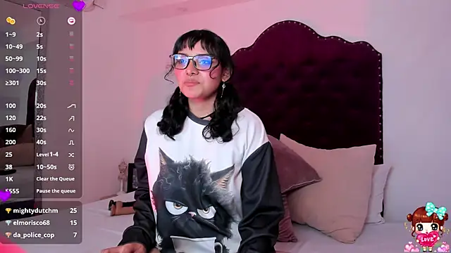lucyycy online show from February 27, 2025, 7:19 am