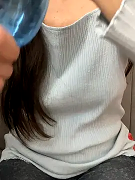 SHARONRodrig online show from November 3, 2025, 8:45 pm