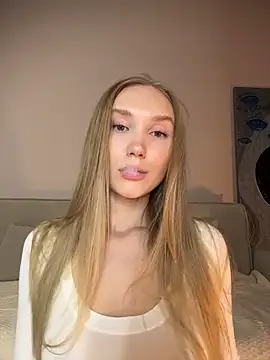 MariaTull online show from November 3, 2025, 6:11 pm