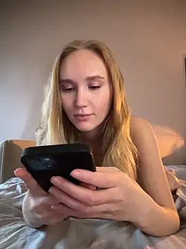 Snapshot of MariaTull chatting on October 19, 2025, 11:35 am MariaTull online show from October 19, 2025, 11:35 am