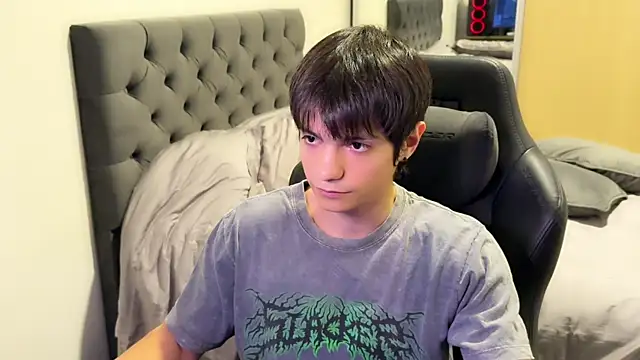 Snapshot of SasukeUhchiaa chatting on February 25, 2025, 6:14 am SasukeUhchiaa online show from February 25, 2025, 6:14 am