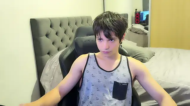 Snapshot of SasukeUhchiaa chatting on February 18, 2025, 12:48 am SasukeUhchiaa online show from February 18, 2025, 12:48 am