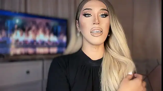 Ts glamxxxx online show from April 18, 2026, 11:23 am