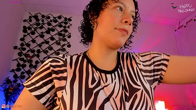 Snapshot of cailynhot chatting on October 7, 2025, 10:55 pm cailynhot online show from October 7, 2025, 10:55 pm