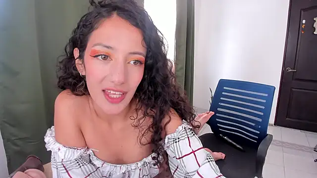 Lucia Fuster online show from July 13, 2026, 7:02 pm
