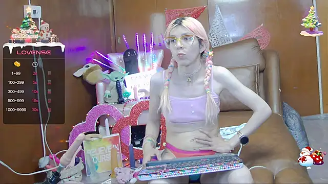 Skinygirl online show from February 28, 2025, 3:15 am