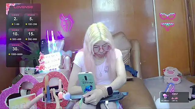 Skinygirl online show from November 10, 2025, 10:48 pm