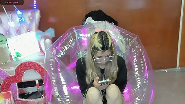 Snapshot of Skinygirl chatting on February 13, 2026, 9:15 pm Skinygirl online show from February 13, 2026, 9:15 pm