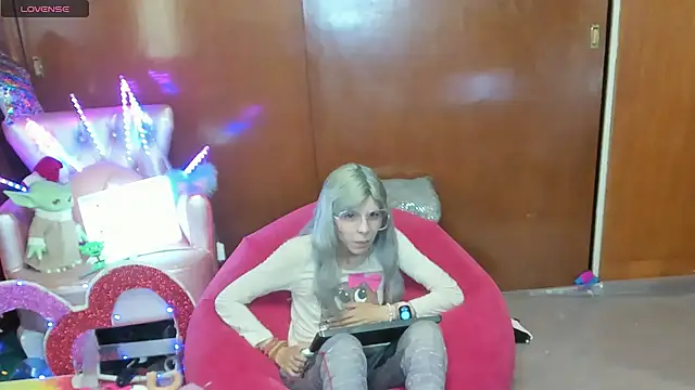 Snapshot of Skinygirl chatting on May 9, 2026, 12:03 am Skinygirl online show from May 9, 2026, 12:03 am