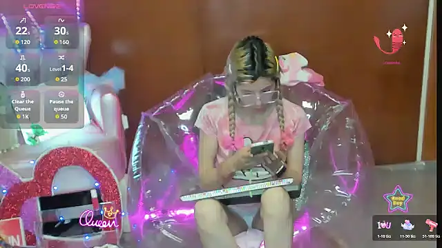 Snapshot of Skinygirl chatting on February 10, 2026, 12:09 am Skinygirl online show from February 10, 2026, 12:09 am