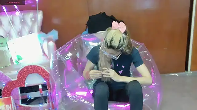 Snapshot of Skinygirl chatting on February 12, 2026, 11:37 pm Skinygirl online show from February 12, 2026, 11:37 pm