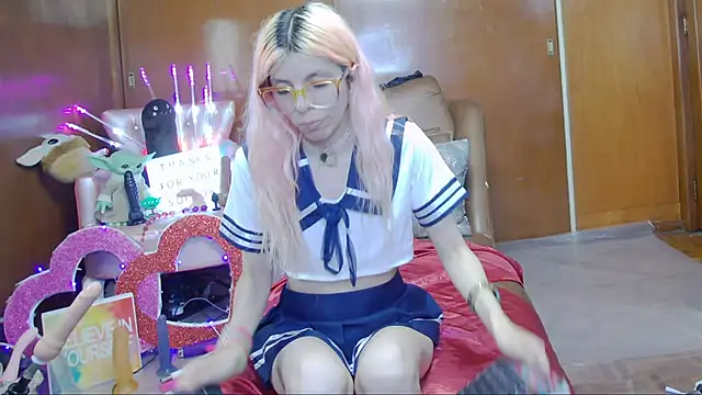 Skinygirl online show from March 13, 2025, 3:54 am