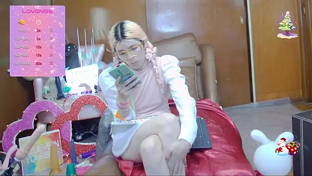 Skinygirl online show from March 16, 2025, 3:04 am