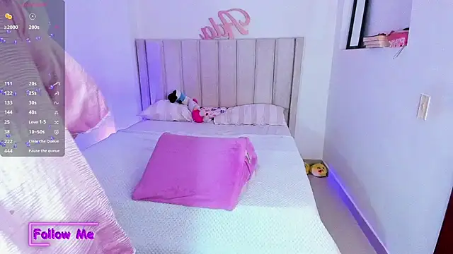 Snapshot of sheirysex_ chatting on October 6, 2025, 3:40 am sheirysex  online show from October 6, 2025, 3:40 am