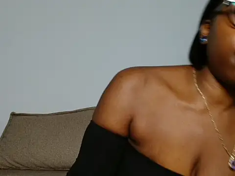 MadamIndigo online show from November 8, 2025, 11:41 pm