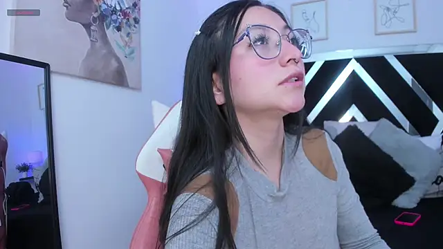 lucy neil online show from February 26, 2025, 3:43 pm