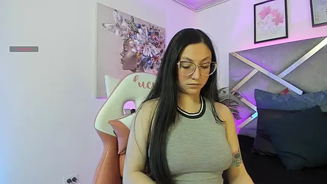 lucy neil online show from October 15, 2025, 2:32 am