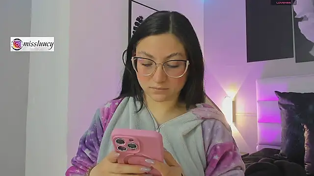 lucy neil online show from September 27, 2025, 7:09 pm