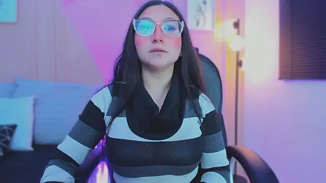 lucy neil online show from April 7, 2026, 2:35 am