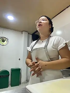 Lucyklein2022 online show from October 19, 2025, 4:54 pm