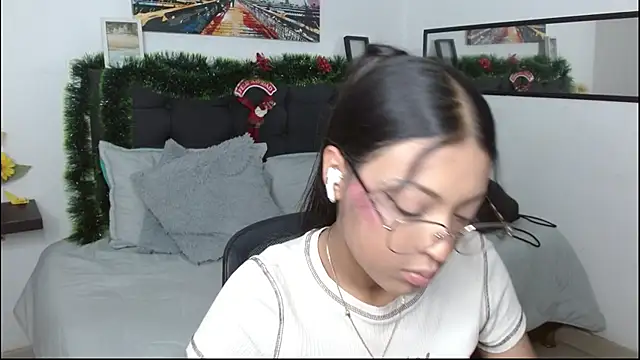 vaness weet online show from December 19, 2025, 8:44 pm