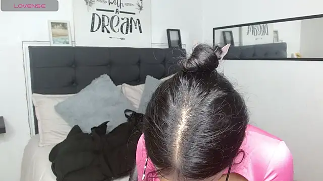 vaness weet online show from October 7, 2025, 8:10 pm