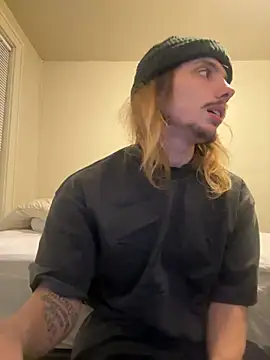 Snapshot of trippyski chatting on February 9, 2025, 7:48 am trippyski online show from February 9, 2025, 7:48 am