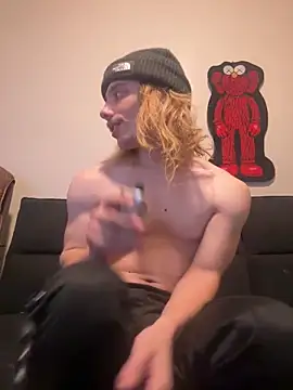 Snapshot of trippyski chatting on January 1, 2025, 8:56 am trippyski online show from January 1, 2025, 8:56 am