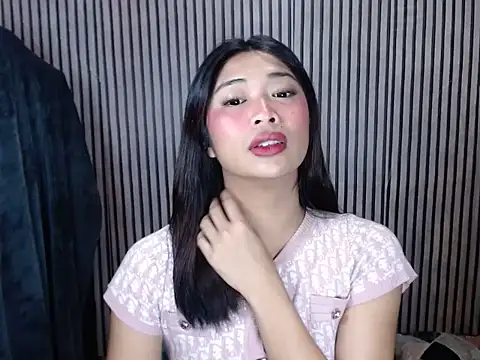 Snapshot of Maria-Moore chatting on October 21, 2025, 6:40 pm Maria-Moore online show from October 21, 2025, 6:40 pm