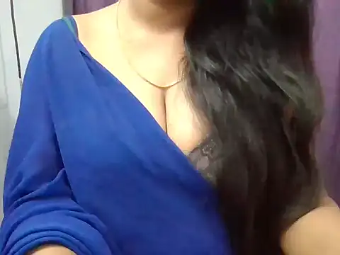 Roopshikha39 online show from November 18, 2025, 6:33 pm