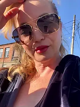 Lady  Maria online show from October 2, 2025, 12:41 pm