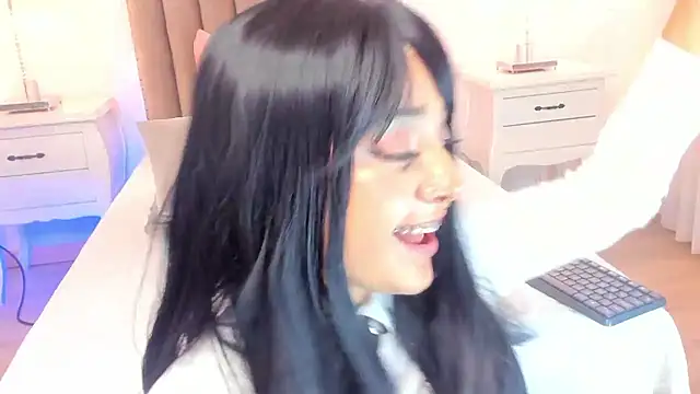 Emma Torres   online show from February 23, 2025, 3:08 pm