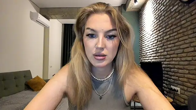 Snapshot of fifteenpoem chatting on June 15, 2026, 2:34 am fifteenpoem online show from June 15, 2026, 2:34 am