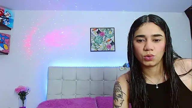 Snapshot of Layla_Rachel chatting on January 9, 2025, 1:18 am Layla Rachel online show from January 9, 2025, 1:18 am